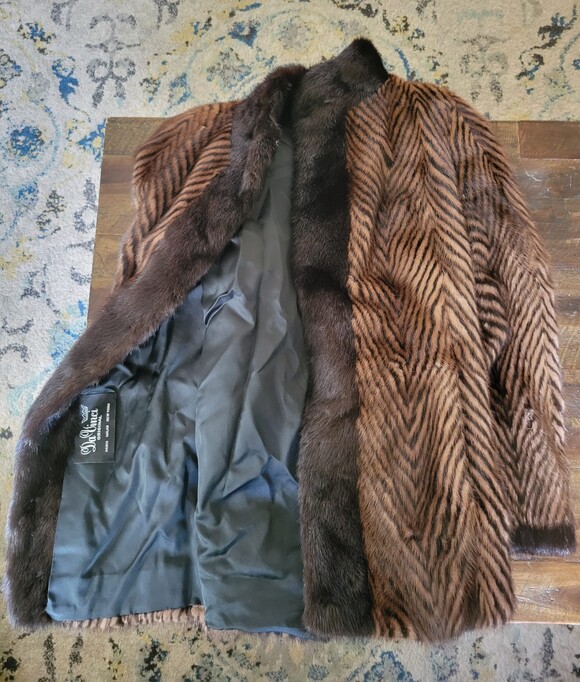 DaVinci Authentic Vintage Mink Coat with Chevron Pattern - Very Soft Fur - Picture 8 of 11